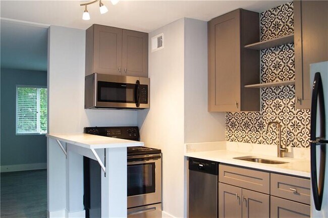 Building Photo - 1253 Church St