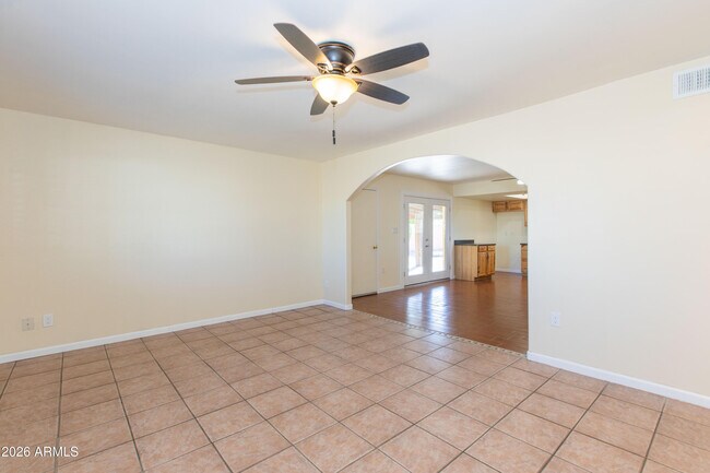 Building Photo - 1813 E Ellis Dr