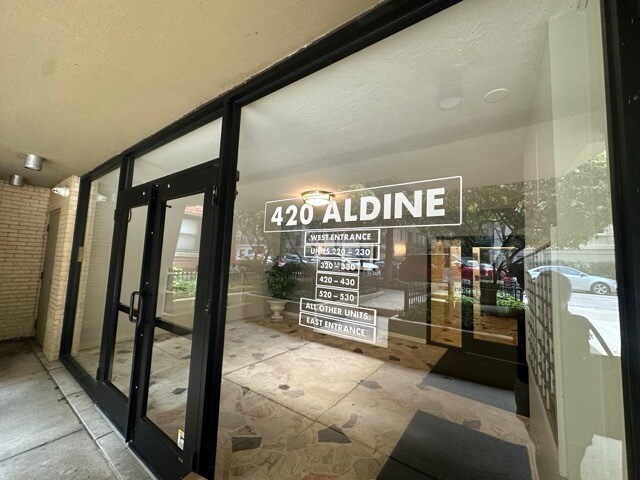 Building Photo - 420 W Aldine Ave
