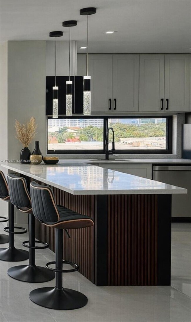 Building Photo - 17021 N Bay Rd