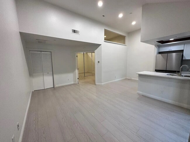 Building Photo - "Charming 1-Bedroom Retreat in San Clemente – Perfect Coastal Living!"