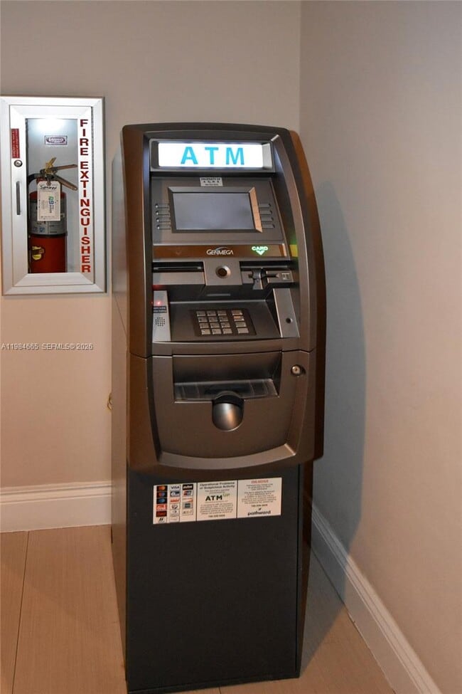 Building Photo - 801 Brickell Key Blvd