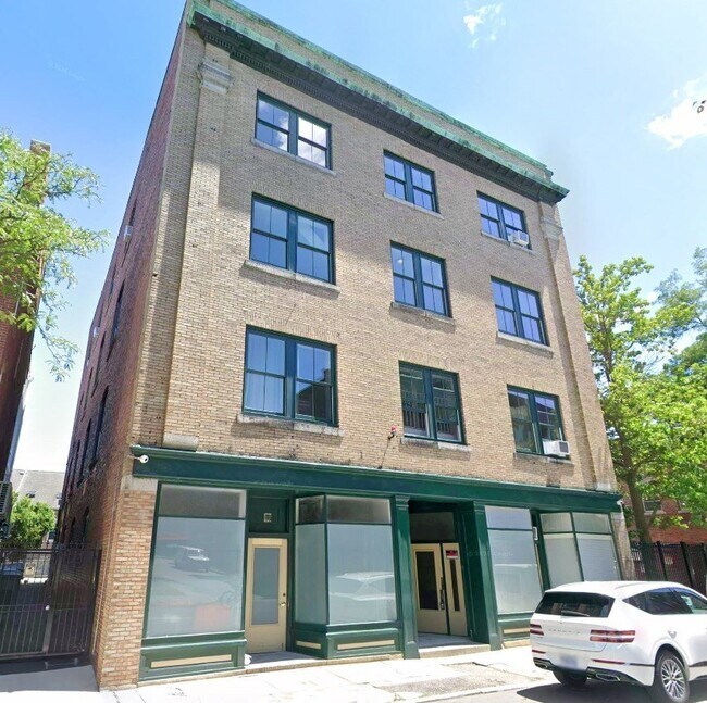 Building Photo - 92 Gorham St