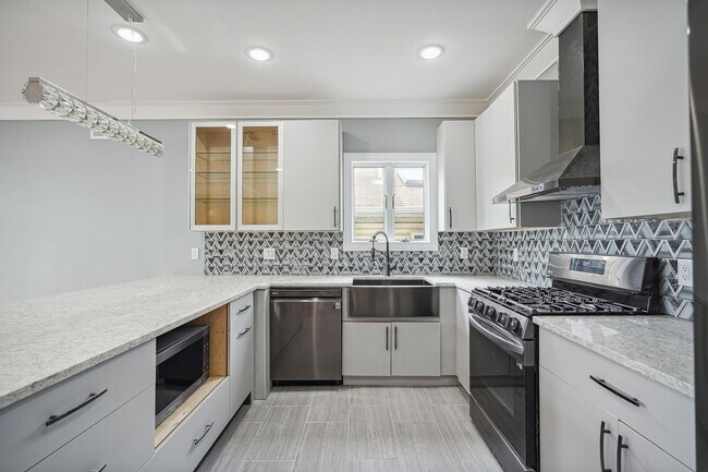 Building Photo - 25 Wallis Ave