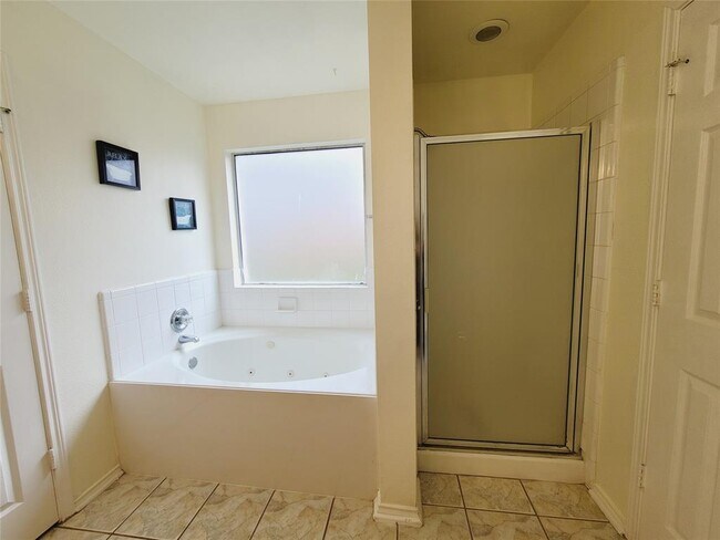 Building Photo - 3807 Brook Garden Ln
