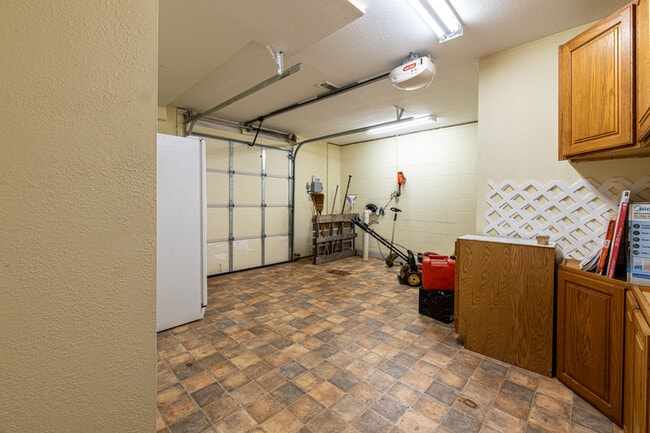 Building Photo - 3029 Champions Dr