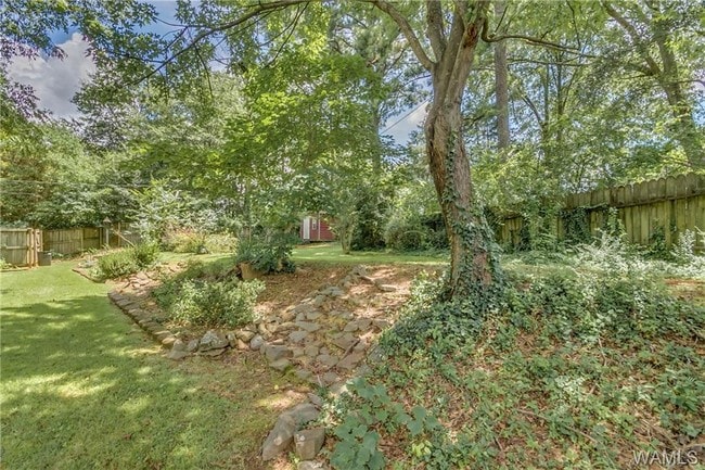 Building Photo - 401 Riverdale Dr