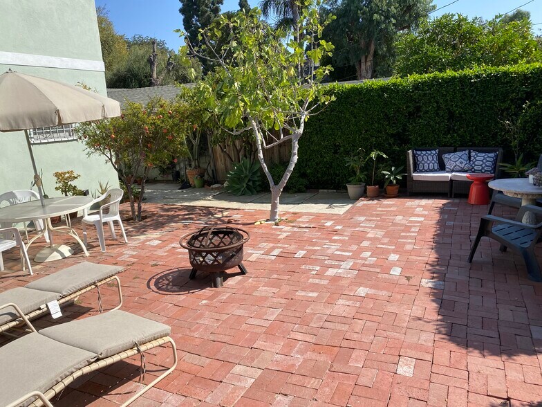 Building Photo - 3315 Caroline Ave