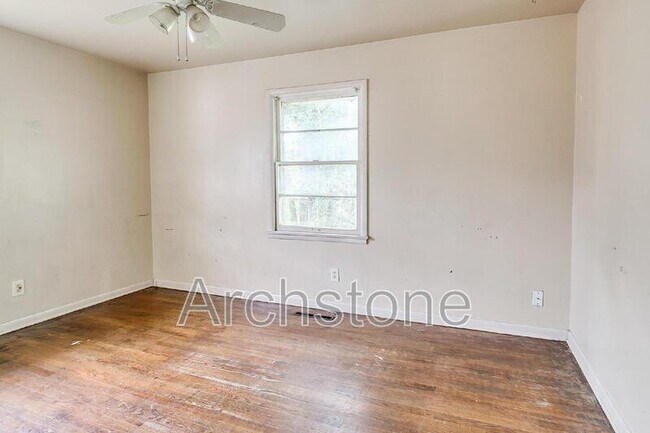 Building Photo - 724 General Senter Dr