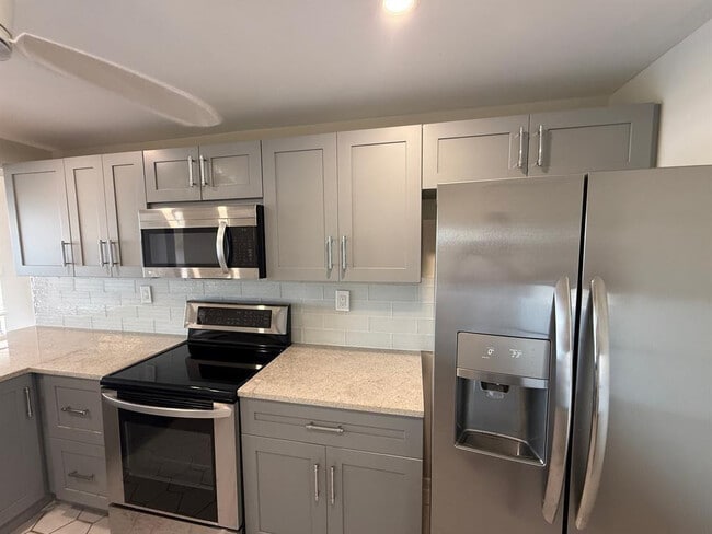 Building Photo - 9 Royal Palm Way