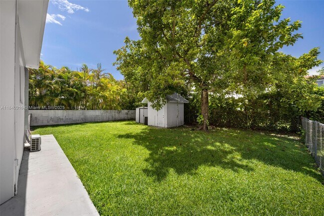 Building Photo - 3430 SW 15th St