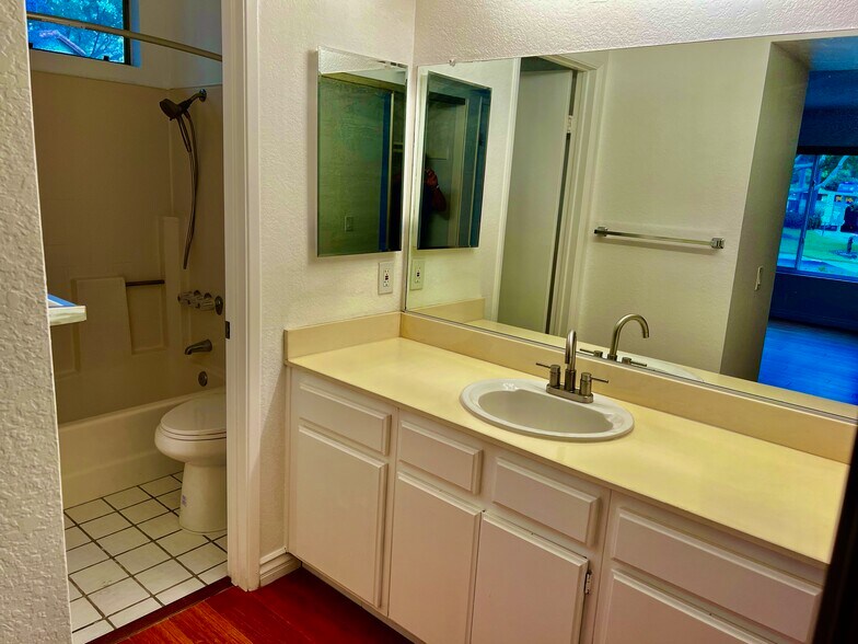 Building Photo - 4070 Rosenda Ct