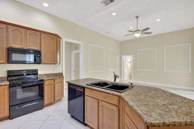 Building Photo - Large and Clean home on a corner lot. 3 Be...