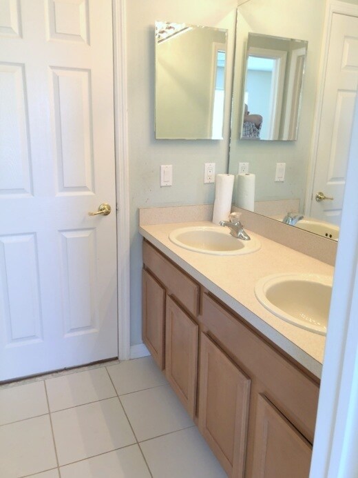 Building Photo - Beautiful 4 bedroom/3 bathroom Home