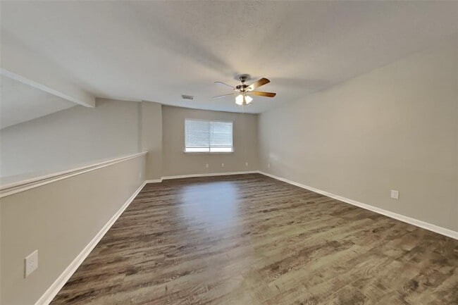 Building Photo - 20415 Drakewood Dr
