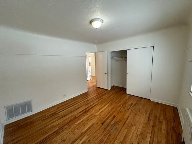 Building Photo - LOCATION!! LOCATION!! Beautiful 1 bedroom, 1 full bath condo in Capitol Hill neighborhood