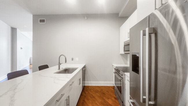 Building Photo - 850 N Lake Shore Dr