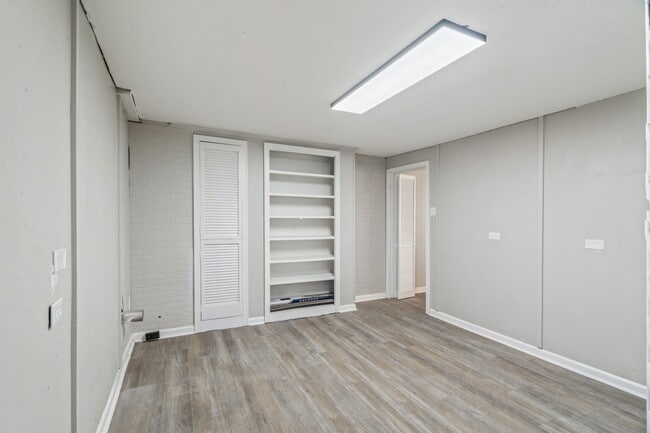 Building Photo - 3040 Woodbine Ave