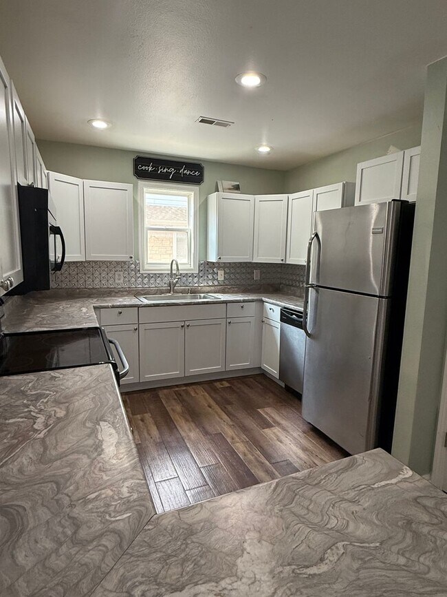 Building Photo - Charming 4-Bed, 2.5-Bath Home with Stylish...