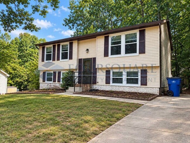 Building Photo - Cozy 4-Bed / 2-Bath Home with Main-Level Bedrooms, Large Backyard & Corner Lot , Near Shelley Lake