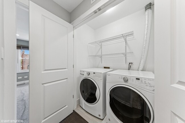 Building Photo - 3125 S Giles Ave