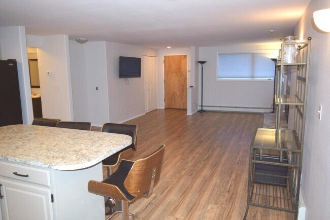 Living room - 720 Dogwood St