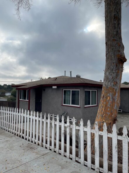 Building Photo - 1530 Drexel Dr