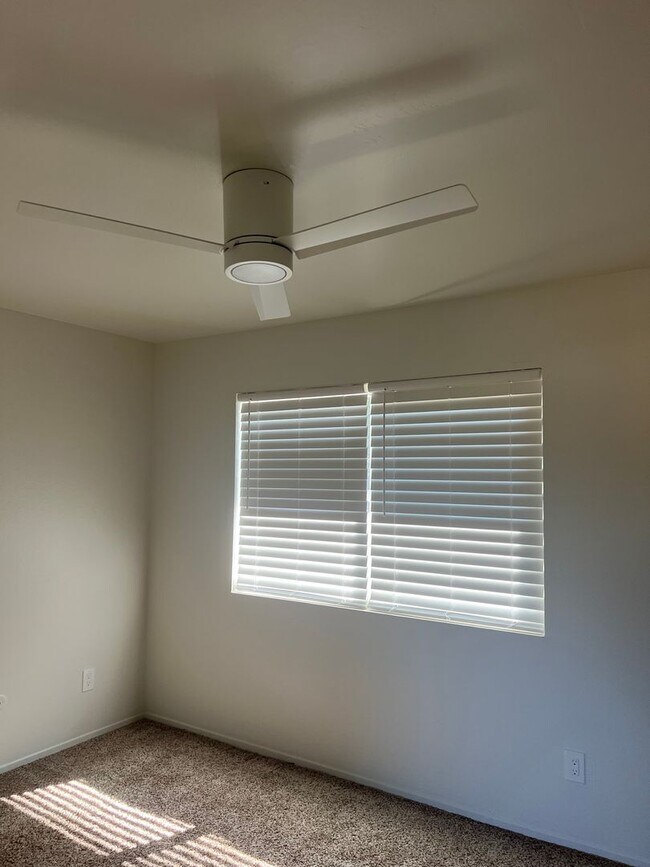 Building Photo - 2168 Via Sonora
