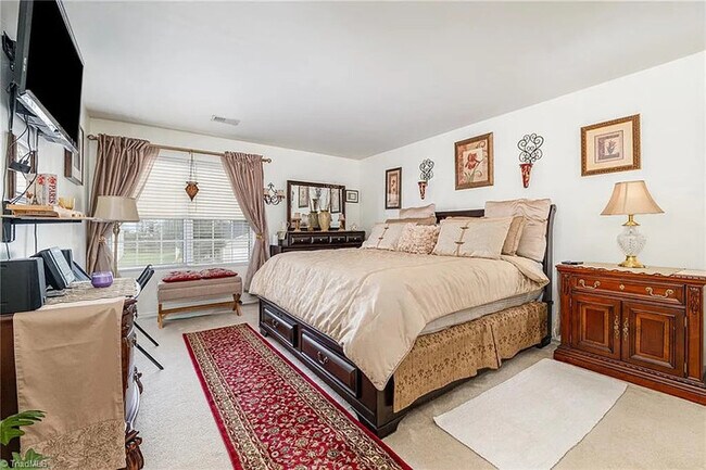 Building Photo - Earn Wealth While Leasing - Like a Homeown...
