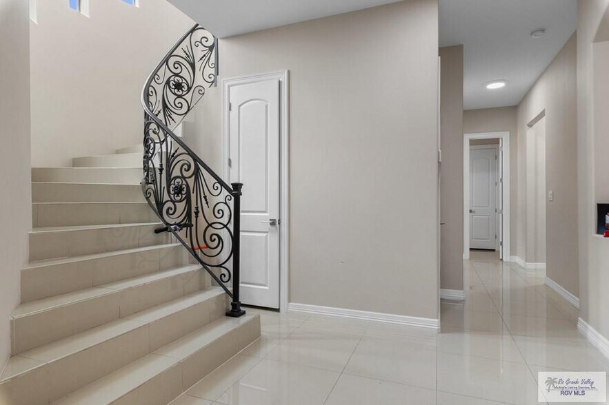 Building Photo - 6012 Wendy Lue Ct