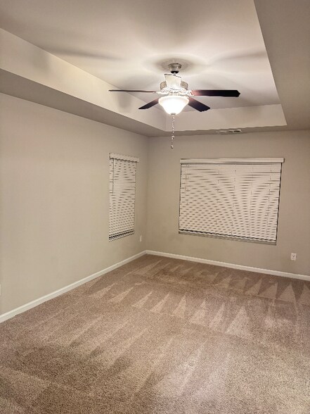Building Photo - 2801 Ridgeview Dr