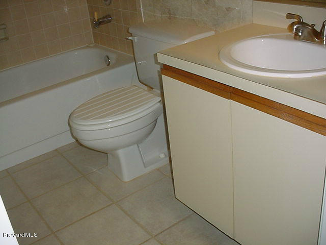 Building Photo - 300 Columbia Dr