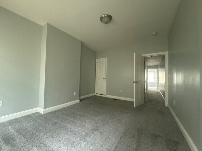 Building Photo - Three Bedroom house in Baltimore