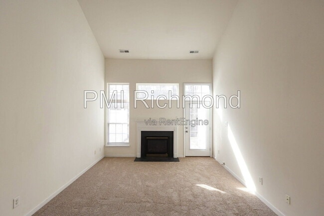 Building Photo - 5805 Park Creste Dr