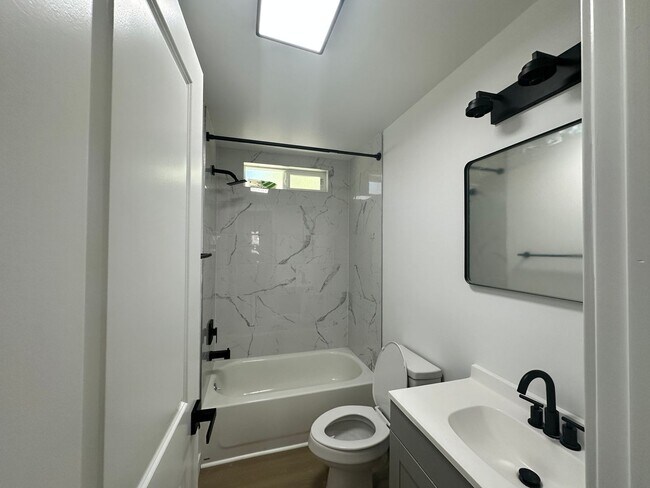 Building Photo - Available Now! Amazing Views and Spacious ...