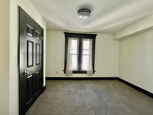 Building Photo - 28 N Princeton Ave