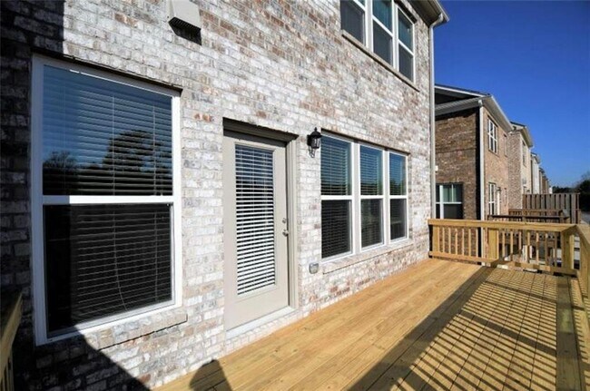 Building Photo - 581 Sunset Park Dr