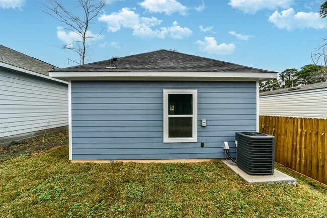 Building Photo - 16613 E Lynbrook