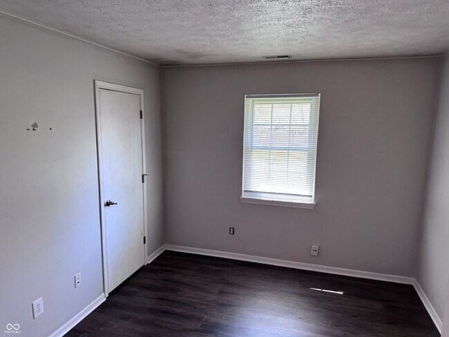 Building Photo - Charming 3-Bedroom Home with 2 Full Baths in Indianapolis – Perfect Blend of Comfort and Convenie...