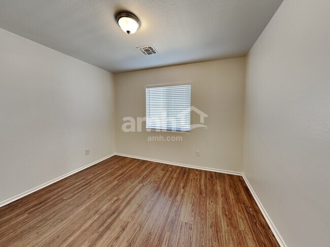 Building Photo - 7136 S 7th Ln
