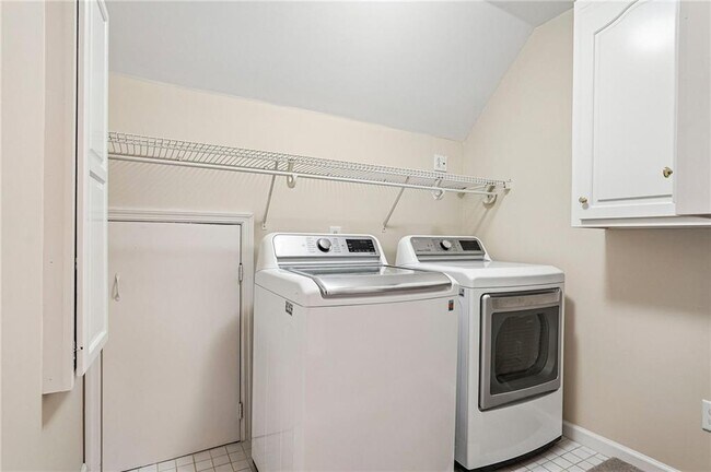 Building Photo - 2125 Melrose Trce