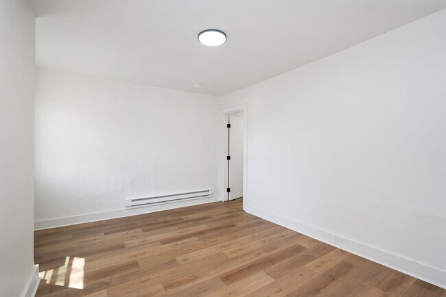 Building Photo - 348-350 Wyoming Street