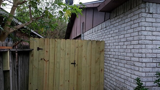 Building Photo - 15311 Camino Del Sol Dr