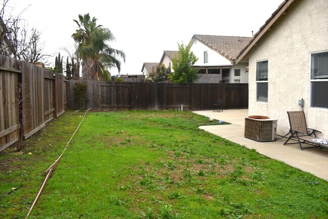 Building Photo - 7836 Calzada Way