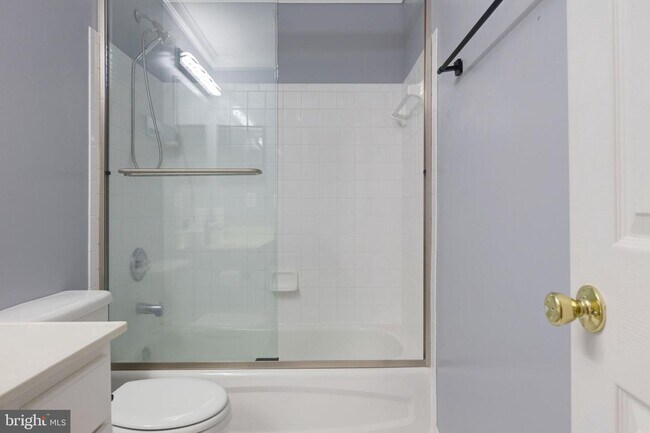 Building Photo - 434 Clayton Ln