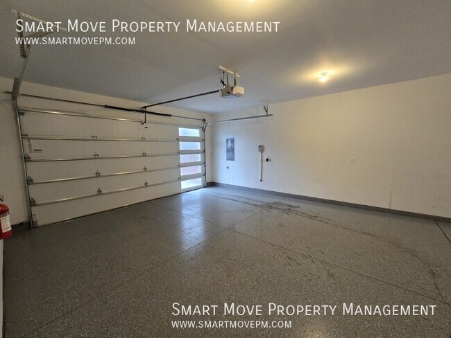 Building Photo - 10998 W Edna St