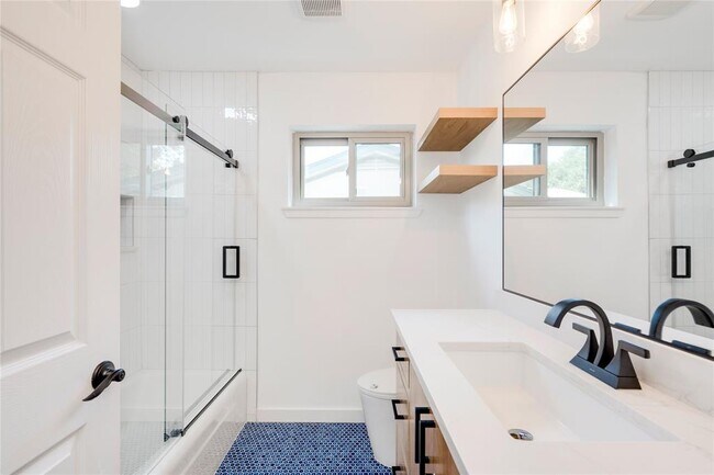 Building Photo - 703 Jetta Ct