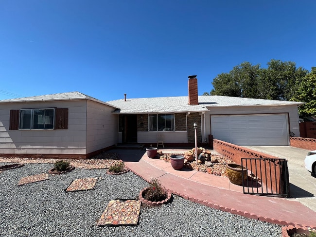 Building Photo - 903 Probasco Way