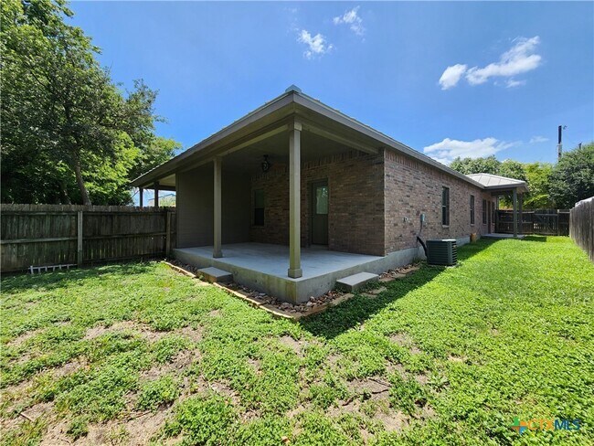 Building Photo - 244 Rosalie Dr