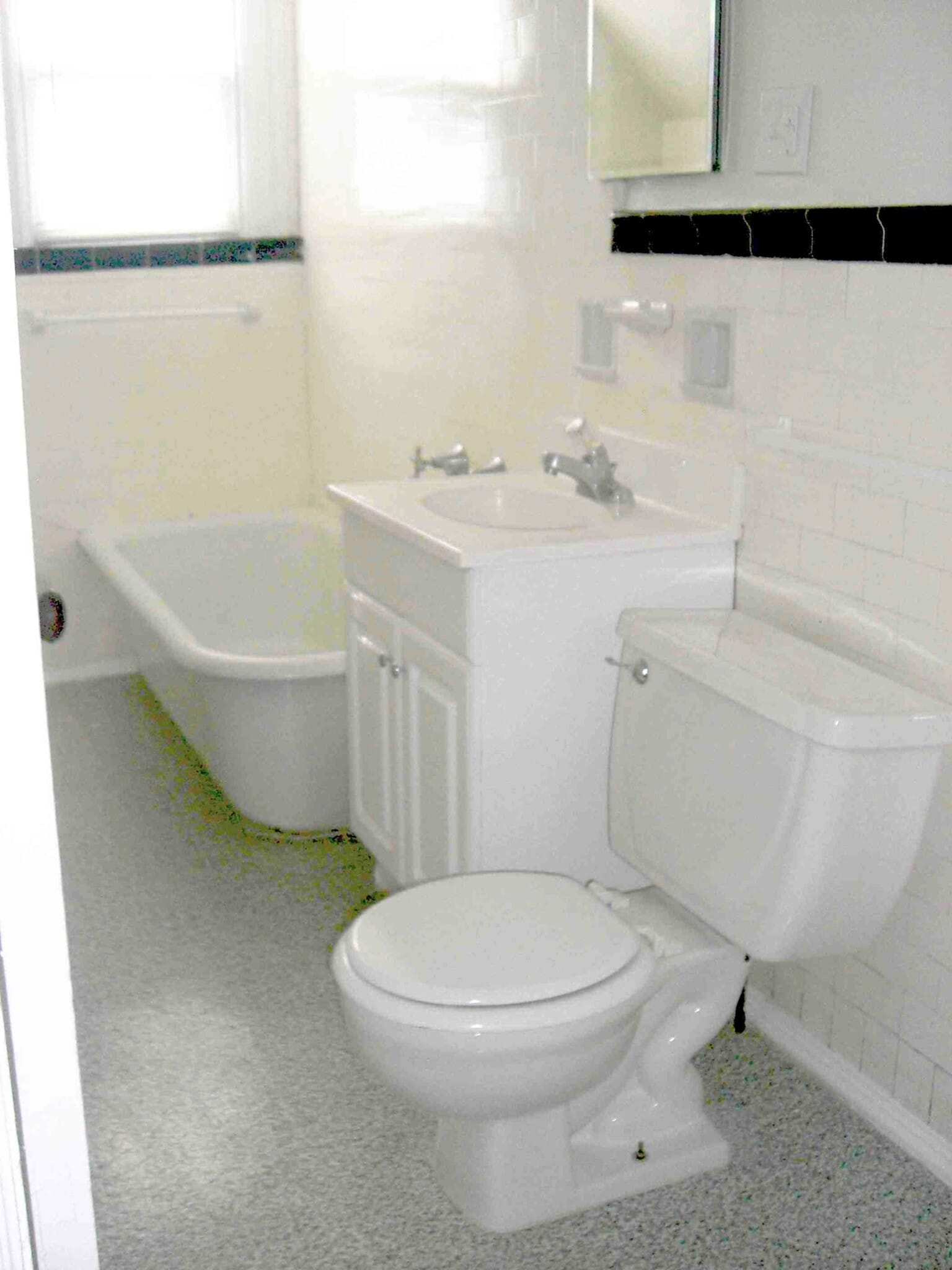 Second Floor Bath - 1106 George St